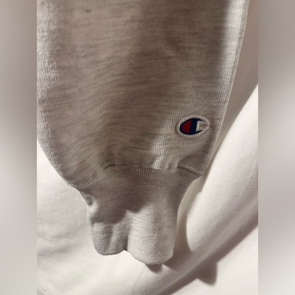 CHAMPION REVERSE WEAVE CUT OFF CREW NECK LONG SLEEVE SOFT GREY CROP SWEATSHIRT - Picture 8 of 8